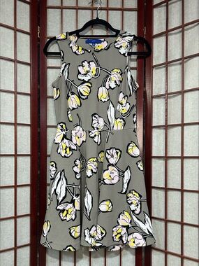 APT 9 Wms Sz S grey floral dress with inseam pockets.
